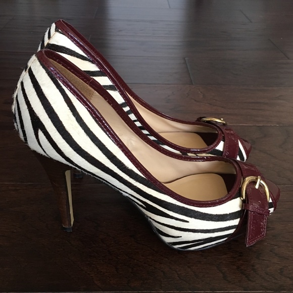 Steve Madden Shoes - Steve Madden “Leslie” peep toe pump
